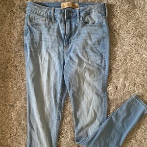 NEVER WRON BEFORE Super Skinny Highrise Hollister Jeans
